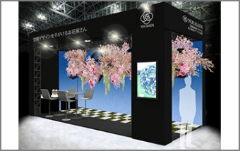 桜の造花を使用した、TOUKYOUの花見をイメージした展示会向け空間装飾